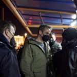 Ο Μητσοτάκης επισκέφθηκε τους αστέγους στο λιμάνι του Πειραιά – Κίνηση που συζητείται ακόμη..