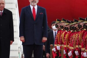 Αλβανία: Ύμνοι Ράμα για τον Ερντογάν – Κίνηση με νόημα από τον Πρόεδρο Μέτα