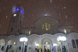 Χιονοστεφής Πολυαρχιερατικός Εσπερινός στον Μητροπολιτικό Ναό Παμμεγίστων Ταξιαρχών Περιστερίου στη μνήμη του Αγίου Γρηγορίου του Θεολόγου