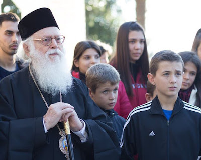 You are currently viewing Οι Ορθόδοξοι της Αλβανίας ευχήθηκαν ολόθερμα στον Αρχιεπίσκοπο της καρδιάς τους