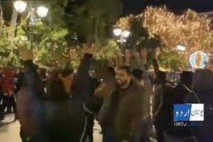 «Ισλαμαμπάντ» η πλατεία Συντάγματος χθες βράδυ, την ώρα που οι Έλληνες έβλεπαν Ρουβά