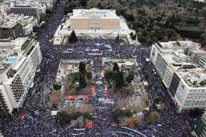 Παναγιώτατε αυτές τις φωτογραφίες μην τις ξεχάσετε ποτέ!