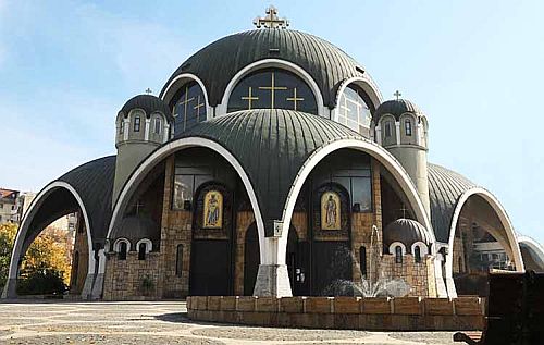 You are currently viewing Σιγοψήνεται στο Φανάρι η λύση για την Εκκλησία των Σκοπίων;