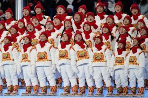 Χειμερινοί Ολυμπιακοί Αγώνες: Η συγκλονιστική εκτέλεση του Ολυμπιακού Ύμνου στα ελληνικά από 40 Κινεζάκια!