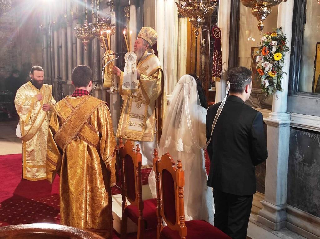 You are currently viewing Ο Μητροπολίτης Χαλκίδος κ. Χρυσόστομος ευλόγησε το γάμο ενός νέου ζευγαριού κατά τη θ. Λειτουργία της Κυριακής