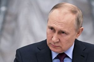 Ο Πούτιν χάνει την ψυχραιμία του και βρίζει τη Δύση: «Είστε μια αυτοκρατορία ψέματος»