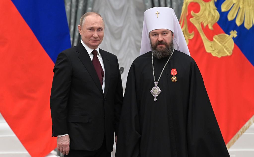 You are currently viewing Πούτιν: Απένειμε στον μητροπολίτη Ιλαρίωνα το παράσημο του Αλεξάνδρου Νιέφσκι για τις …πολύτιμες υπηρεσίες του