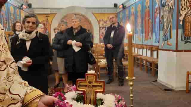 Οι πιστοί στην Αλβανία προσκύνησαν τον Τίμιο Σταυρό