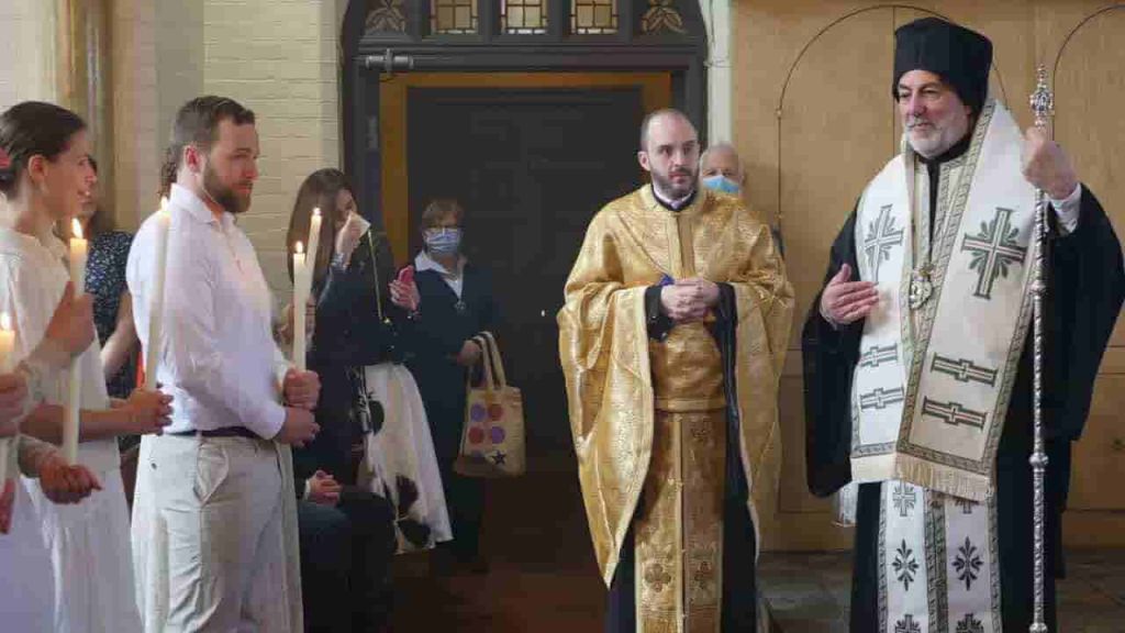 Βαπτίσεις ενηλίκων από τον Αρχιεπίσκοπο Θυατείρων και Μεγάλης Βρεταννίας