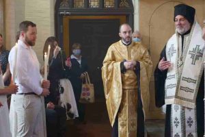 Βαπτίσεις ενηλίκων από τον Αρχιεπίσκοπο Θυατείρων και Μεγάλης Βρεταννίας