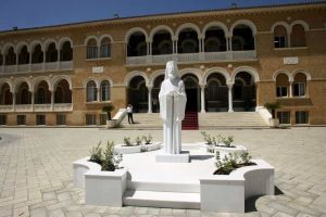 Κύπρος – Δημοσκόπηση: Ποιοί Μητροπολίτες  προηγούνται  στις Αρχιεπισκοπικές- Η τύχη ευνοεί πάντα τους outsiders!