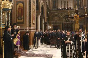 Η Ακολουθία των Παθών στον Καθεδρικό Ναό Αθηνών παρουσία του Πρωθυπουργού