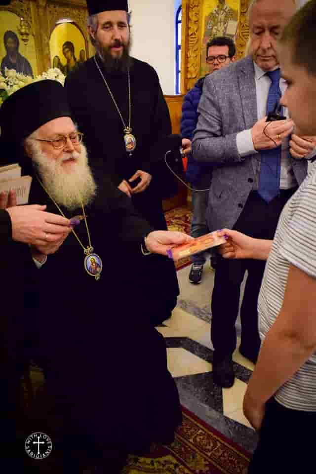 You are currently viewing Ο Αρχιεπίσκοπος Αναστάσιος υποδέχθηκε Ουκρανούς πρόσφυγες