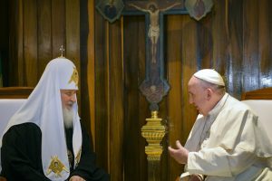 Ο Πάπας εξευτελίζει τον Πατριάρχη Μόσχας: “Μη γίνεσαι παπαδάκι του Πούτιν!!!”