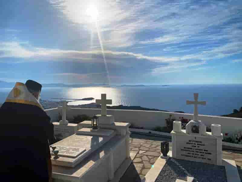 You are currently viewing Τρισάγιο από τον Μητροπολίτη Παροναξίας