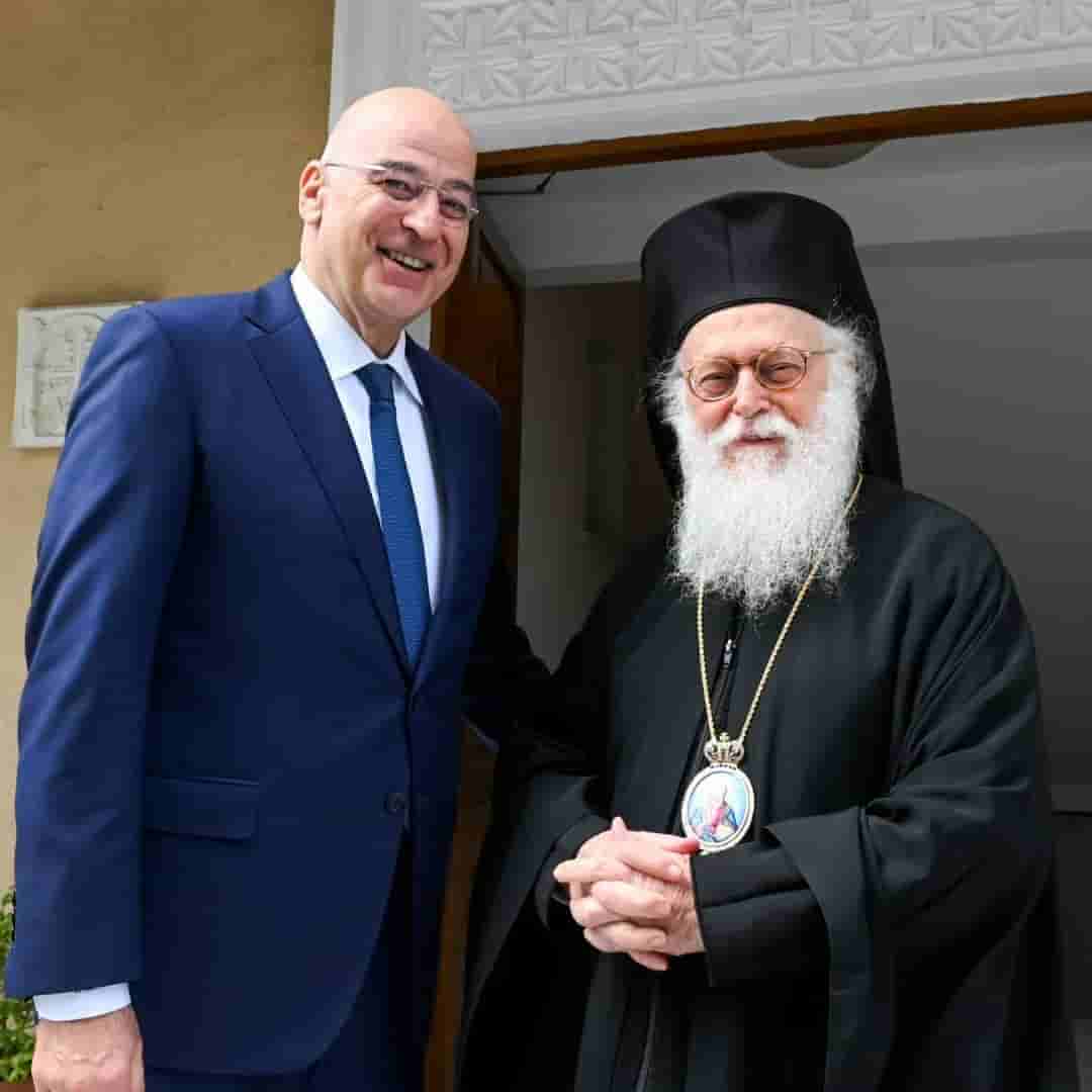 You are currently viewing Μια ενδιαφέρουσα συνάντηση  και  συζήτηση του  Αρχιεπισκόπου Αλβανίας Αναστασίου με τον Νίκο Δένδια