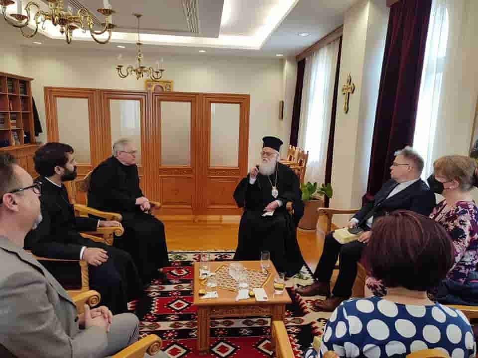 You are currently viewing Τον Αρχιεπίσκοπο Αλβανίας επισκέφθηκαν καθηγητές από Πανεπιστήμιο της Φινλανδίας