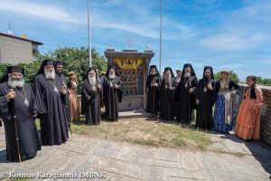 Με τη συμμετοχή Αρχιερέων των Ορθοδόξων Πατριαρχείων και Αυτοκεφάλων Εκκλησιών τα αποκαλυπτήρια του μνημείου των Ηρωΐδων Αγίων Γυναικών της Αράπιτσας