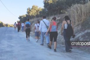 Αγία Μαρίνα Βόνης: Παρέες νεαρών από όλη την Κρήτη φθάνουν με τα πόδια στη Χάρη της