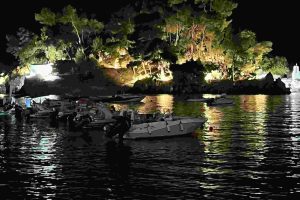 ΠΑΡΓΑ: Νυχτερινός φωτισμός στο νησάκι της Παναγίας (εντυπωσιακές εικόνες)