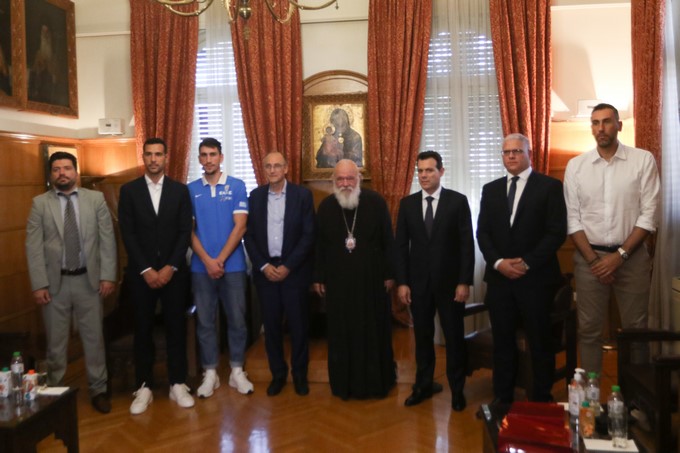 Αντιπροσωπεία της Εθνικής Ομάδας Καλαθοσφαίρισης στον Αρχιεπίσκοπο Ιερώνυμο