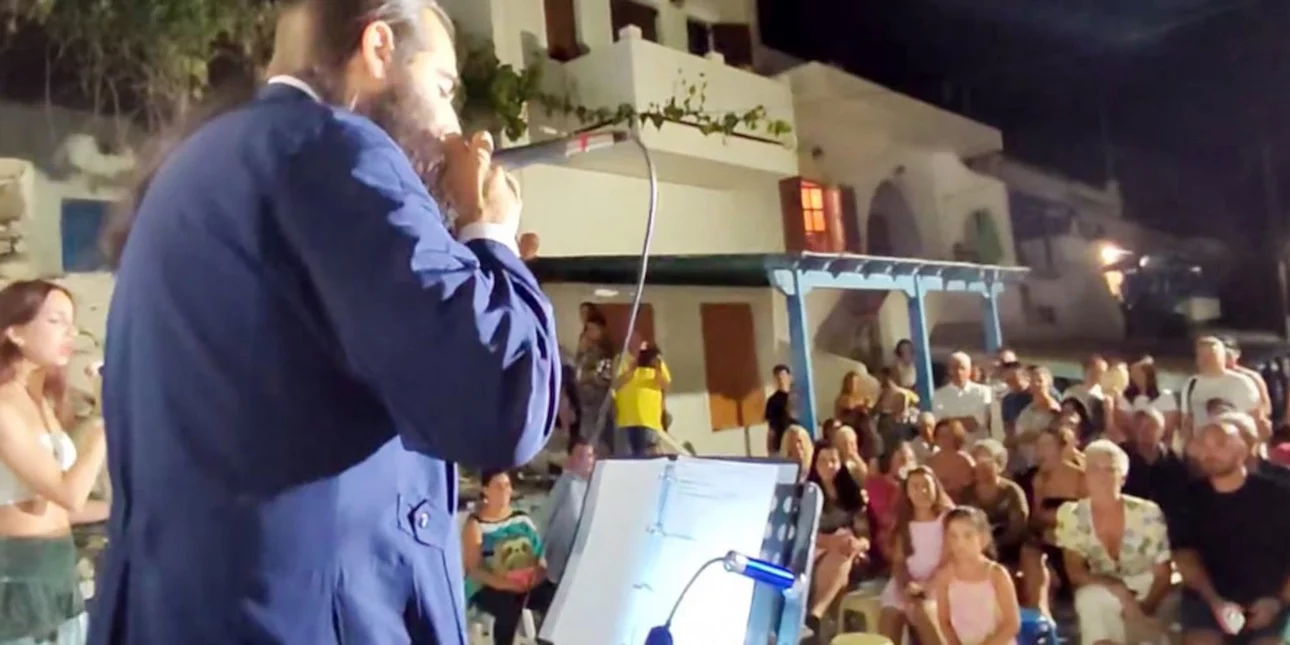 You are currently viewing Νάξος: Παπάς πήρε το μικρόφωνο και ράπαρε με το «Διθέσιο» της Πρωτοψάλτη