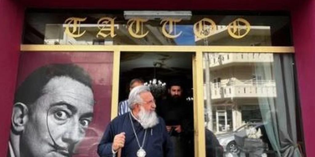 You are currently viewing Έμειναν άφωνοι με την επίσκεψη του Αρχιεπισκόπου Κρήτης σε ….τατουατζίδικο!