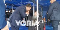 Θεσσαλονίκη: Ο ασπασμός Τσούνη στον μητροπολίτη κ. Άνθιμο πριν την παρέλαση