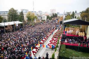 Παρουσία 26 Ιεραρχών η εορτή της Οσίας Παρασκευής της Επιβατινής στο Ιάσιο και με τη συμμετοχή χιλιάδων πιστών
