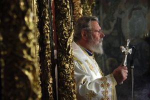 Ο πιο στενός συνεργάτης του Αρχιεπισκόπου Μιχαήλ Σπύρου περιγράφει τον άγνωστο Χρυσόστομο: Οι αθέατες πτυχές του κι ο γλυκός ανθρώπινος χαρακτήρας του ως το τέλος
