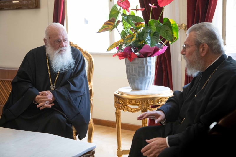 You are currently viewing Ιερώνυμος: Συμπάσχουμε όλοι μας με τον αγαπητό μας αδελφό Αρχιεπίσκοπο Κύπρου