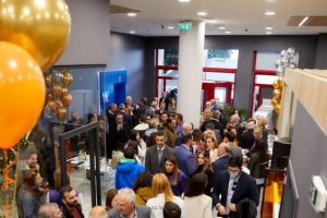 Με δυναμική παρουσία στη Χίο η Παγκρήτια τράπεζα – Εγκαινιάστηκε το νέο κατάστημα