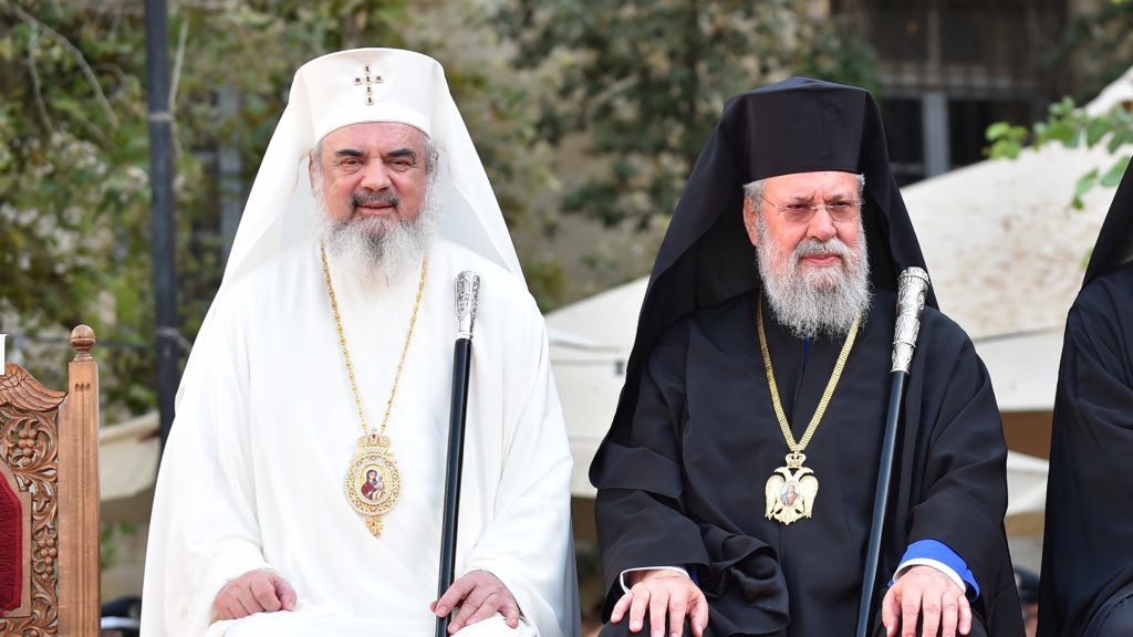 You are currently viewing O Πατριάρχης Ρουμανίας Δανιήλ αποχαιρετά τον μακαριστό Αρχιεπίσκοπο Κύπρου κυρό Χρυσόστομο Β’