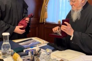 Ο π.Νικόλαος Μπόμπικ της Αυτοκεφάλου Εκκλησίας της Ουκρανίας στον  Οικουμενικό Πατριάρχη κ. Βαρθολομαίο