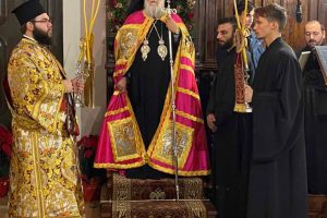 Η Θεία Λειτουργία για την εορτή του Αγίου Σπυρίδωνος στην Κέρκυρα.