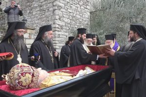 Η άψογη υποδοχή και ταφή του σκηνώματος του Πατριάρχη Ειρηναίου στη Σάμο.