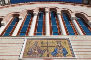 Κλήρος και λαός στην Κοζάνη υποδέχθηκαν αντίγραφο του Σταυρού του Μεγάλου Κωνσταντίνου- Στα Γρεβενά η Παναγία Παραμυθία