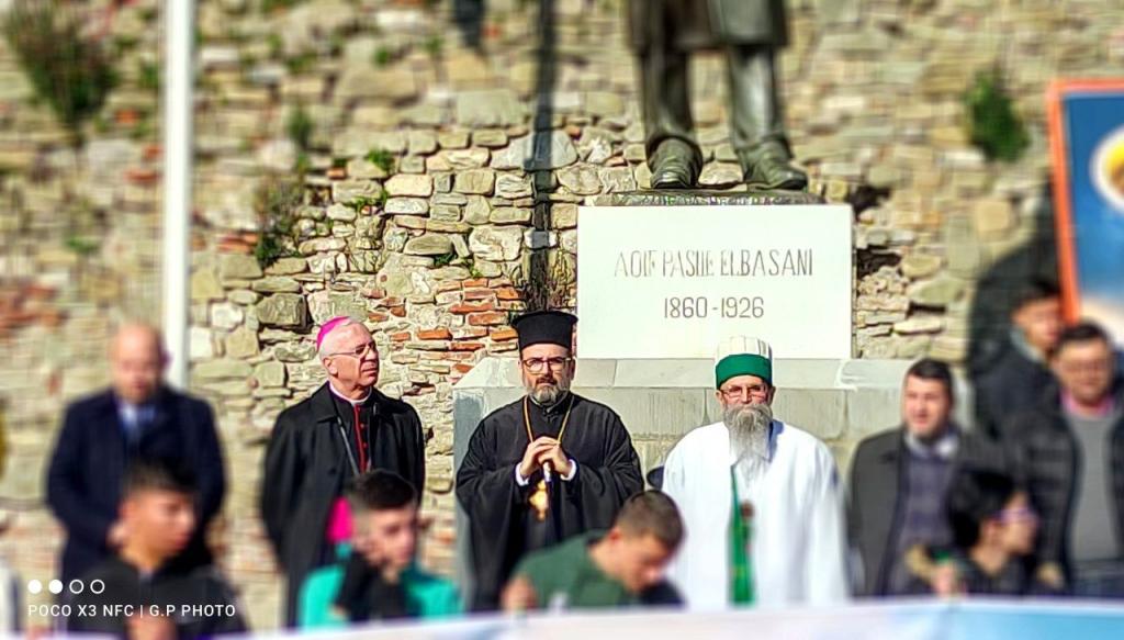 Οι θρησκείες στην Αλβανία  οργάνωσαν "πορεία ειρήνης" για τους μετανάστες...