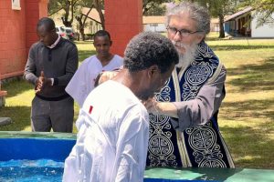 Προτεστάντης πάστορας βαπτίστηκε Ορθόδοξος στην Τανζανία