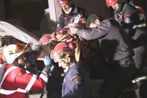Σεισμός στην Τουρκία: «Ευχαριστούμε Ελλάδα» λένε οι γείτονες – Ενισχύονται οι δυνάμεις της ΕΜΑΚ