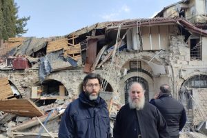 Ο Μητροπολίτης Ιμβρου και Τενέδου Κύριλλος εξιστορεί στον «Ε.Κ.» τη φρίκη των σεισμών