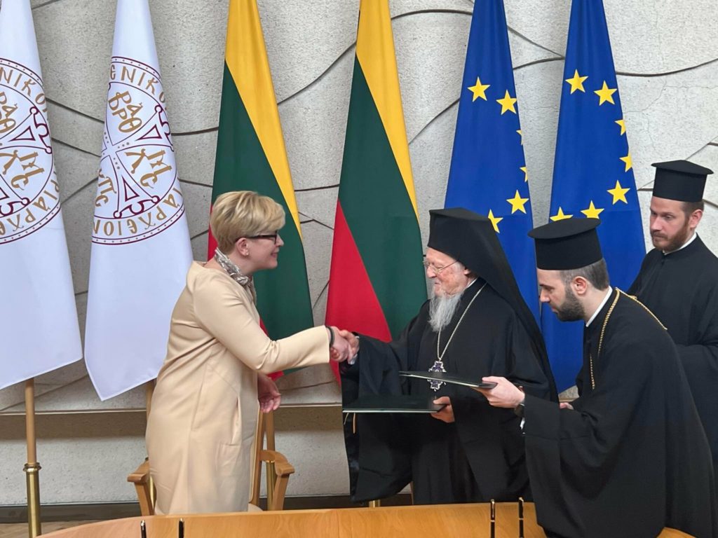 You are currently viewing Ιδρύεται Εξαρχία του Οικουμενικού Πατριαρχείου στη Λιθουανία – ✔️Υπογραφή Συμφωνίας Βαρθολομαίου με την Πρωθυπουργό της χώρας