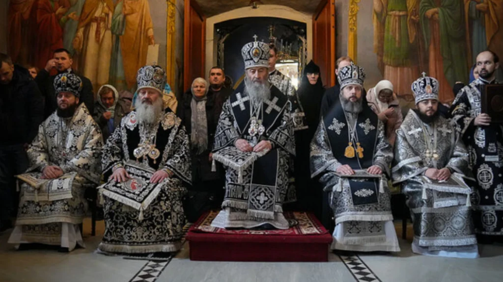 Ο Ζελένσκι διώχνει την φιλορωσική ορθόδοξη εκκλησία της Ουκρανίας από εμβληματική-παγκοσμίως γνωστή Μονή του Κιέβου