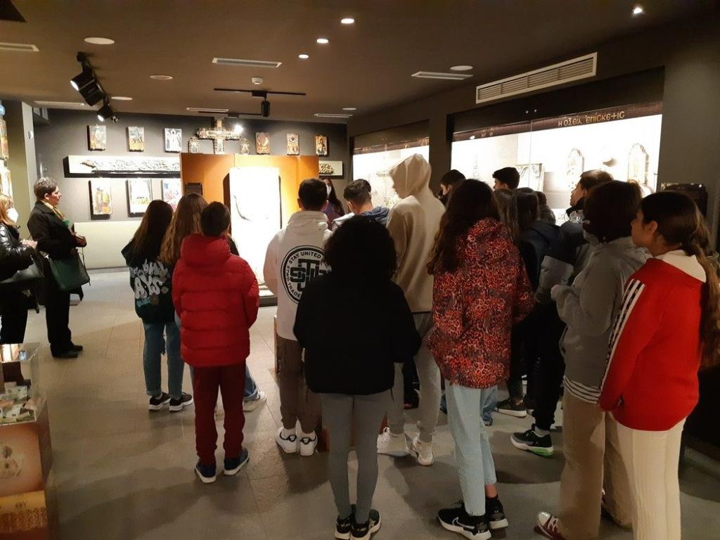 You are currently viewing Επισκέπτες και εκτός Νομού στο Βυζαντινό Μουσείο Μακρινίτσας