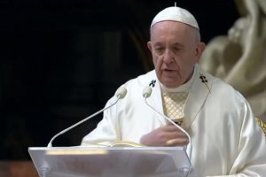 Μπορεί να αναθεωρηθεί ο κανόνας της αγαμίας των καθολικών κληρικών, δήλωσε ο Πάπας Φραγκίσκος