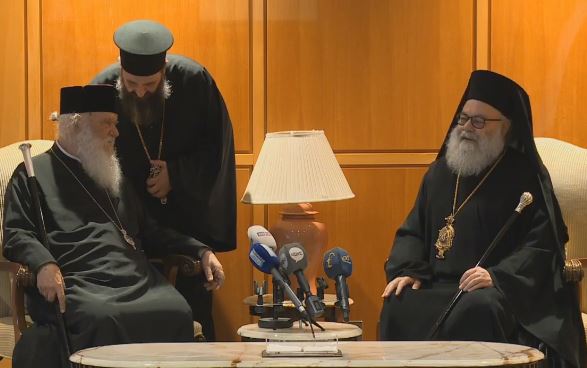 You are currently viewing Η υποδοχή του Αρχιεπισκόπου Ιερωνύμου στο αεροδρόμιο του Λιβάνου