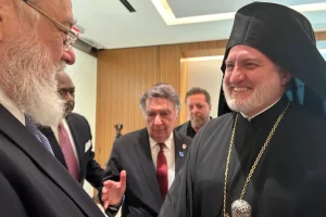Άλλο Οικουμενικός Πατριάρχης και άλλο Ελπιδοφόρος: Δεν αντέχει… Πήγε τρέχοντας πάλι να ευλογήσει τα “διπλωματικά” όπλα των Τούρκων