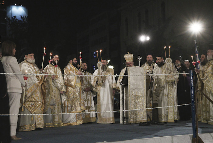 Ανάσταση στην Μητρόπολη Αθηνών με τον Αρχιεπίσκοπο Ιερώνυμο, παρουσία της ΠτΔ
