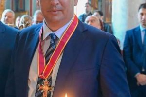 Ανώτατη τιμητική διάκριση της Ι.Μητροπόλεως Γλυφάδας στο Δήμαρχο Ελληνικού Αργυρούπολης κ.Γιάννη Κωνσταντάτο
