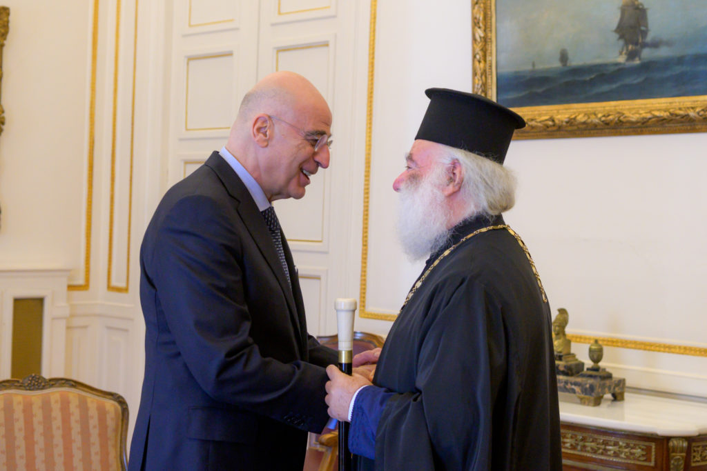 You are currently viewing Με τον Υπουργό Εξωτερικών Νίκο Δένδια συναντήθηκε ο Πατριάρχης Αλεξανδρείας Θεόδωρος